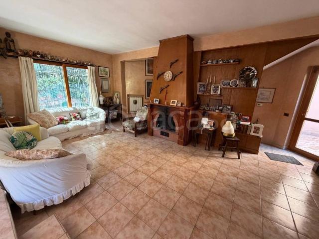 Villa Schiera in vendita a Nepi, Lazio