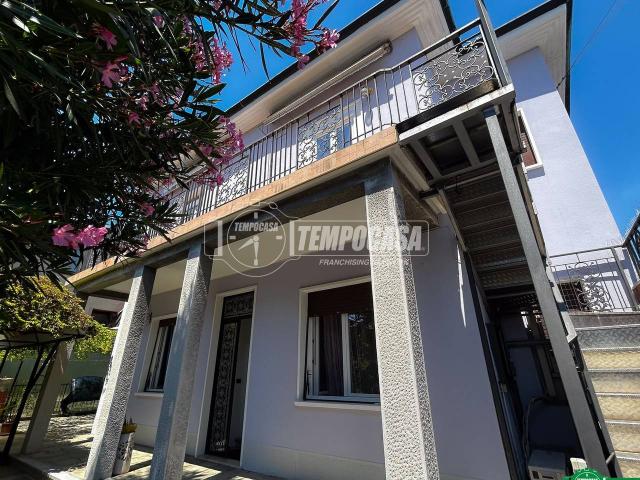Villa Schiera in vendita a Nova Milanese, Lombardia