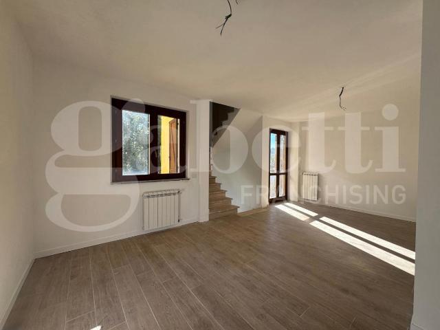 Villa Schiera in vendita a Orte, Lazio