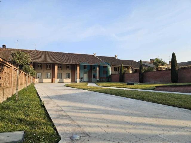 Villa Schiera in vendita a Unione dei Comuni Bassa Bresciana Occidentale, Orzinuovi