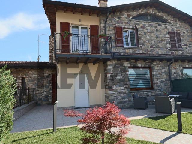 Villa Schiera in vendita a Palosco, Lombardia
