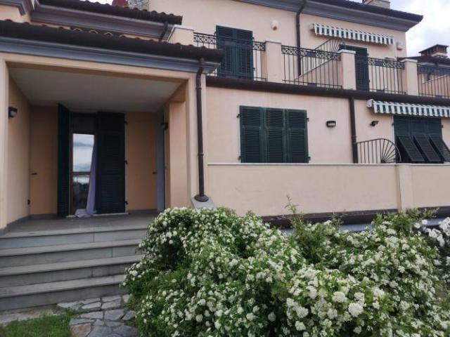 Villa Schiera in vendita a Castelnuovo Magra, Liguria
