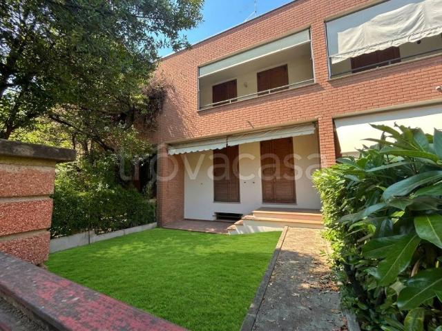 Villa Schiera in vendita a Lubiana, Sorbolo