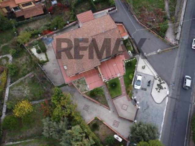 Villa Indipendente in vendita a Pedara, Sicilia