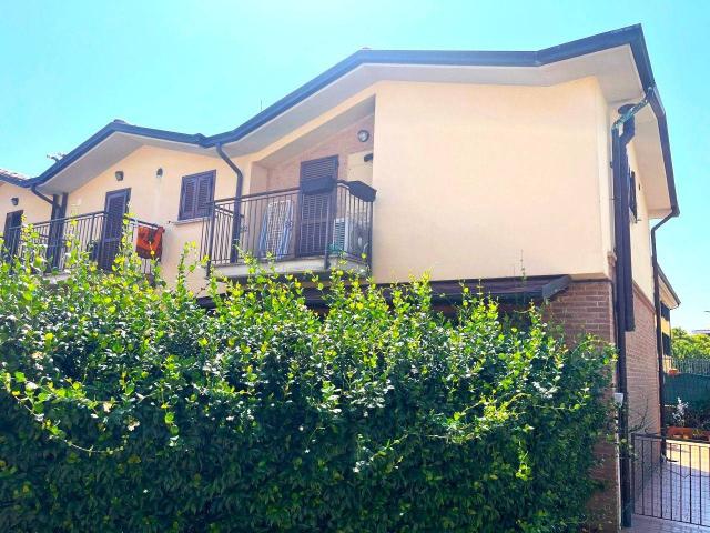Villa Schiera in vendita a Ponte San Giovanni, Cenerente