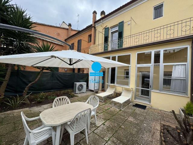 Villa Schiera in vendita a Centro Storico, Marche
