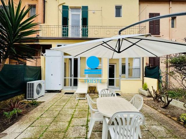 Villa Schiera in vendita a Centro Storico, Marche