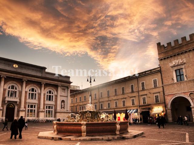 Villa Schiera in vendita a Centro Storico, Marche