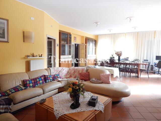 Villa Schiera in vendita a Loreto, Marche