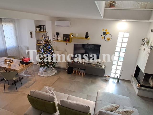 Villa Schiera in vendita a Villa Fastiggi, Marche