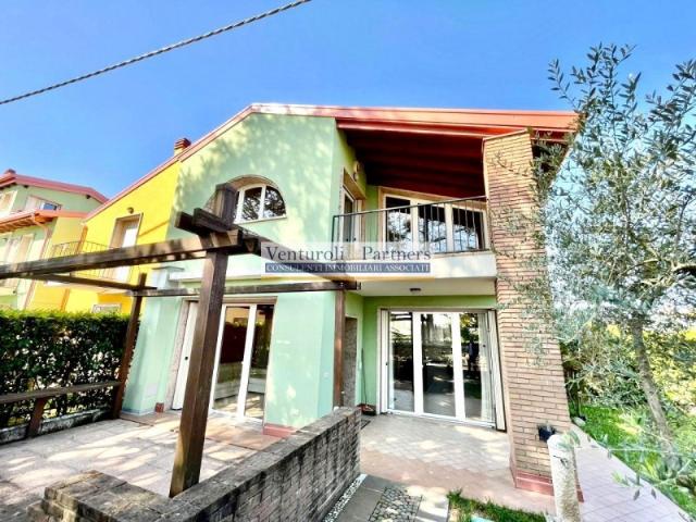 Villa Schiera in vendita a Boschetti, Peschiera Del Garda