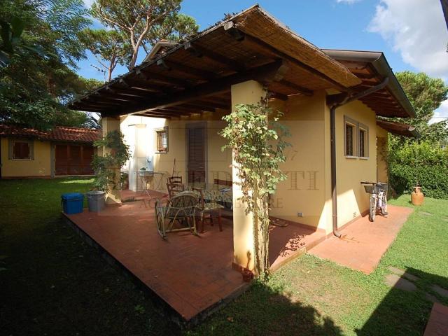 Villa Schiera in vendita a Tonfano, Toscana