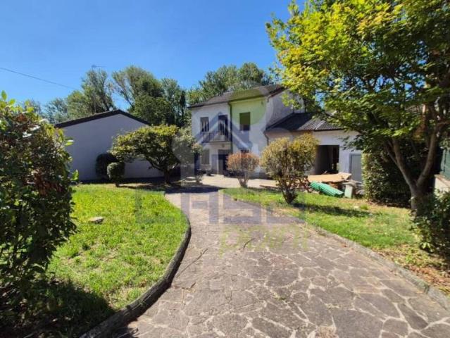 Villa Indipendente in vendita a Pizzighettone, Lombardia