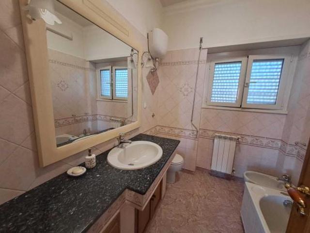 Villa Schiera in vendita a Laurentum, Roma Capitale