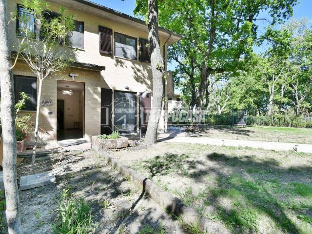 Villa Schiera in vendita a Faleriense, Marche