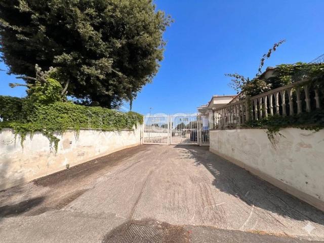Villa Schiera in vendita a Pozzuoli, Campania