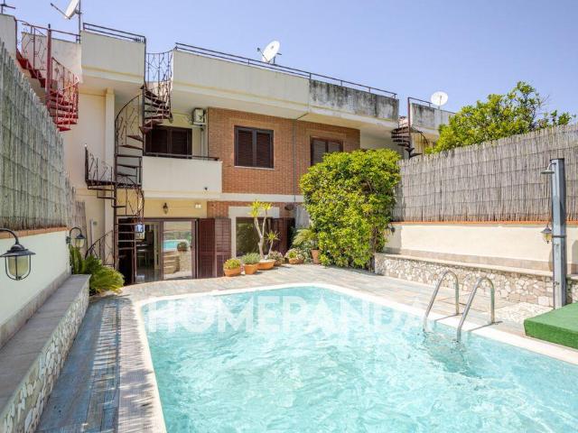 Villa Schiera in vendita a Pozzuoli, Campania