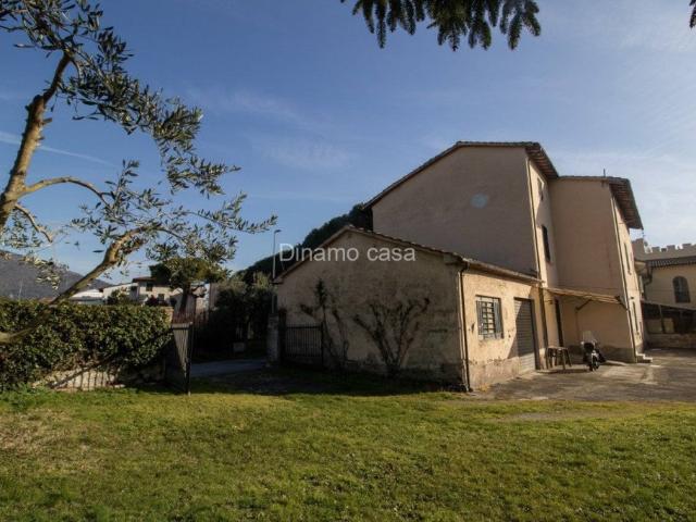 Villa Schiera in vendita a Mezzana, Prato