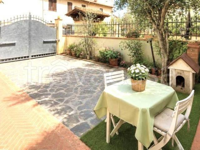 Villa Schiera in vendita a Le Badie, Prato