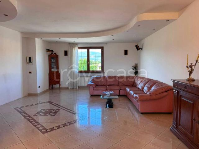 Villa Schiera in vendita a Prato, Toscana