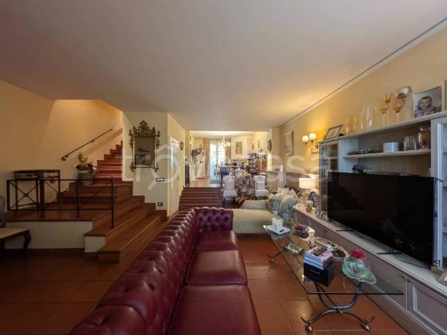Villa Schiera in vendita a La Macine, Prato