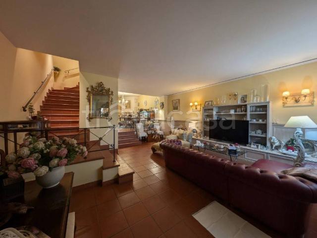 Villa Schiera in vendita a La Macine, Prato