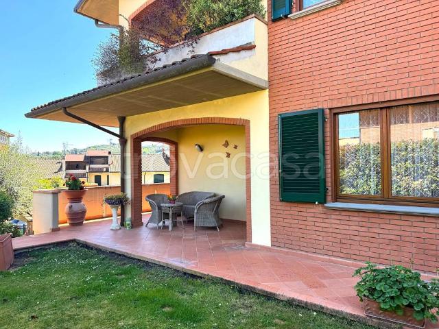 Villa Schiera in vendita a Quarrata, Toscana