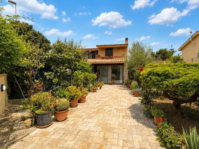 Villa Schiera in vendita a Sant'Andrea, Quartu Sant'elena