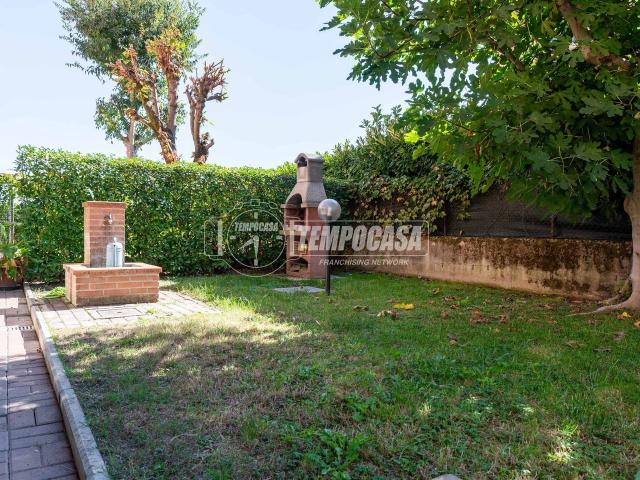 Villa Schiera in vendita a Re, Reggio Emilia