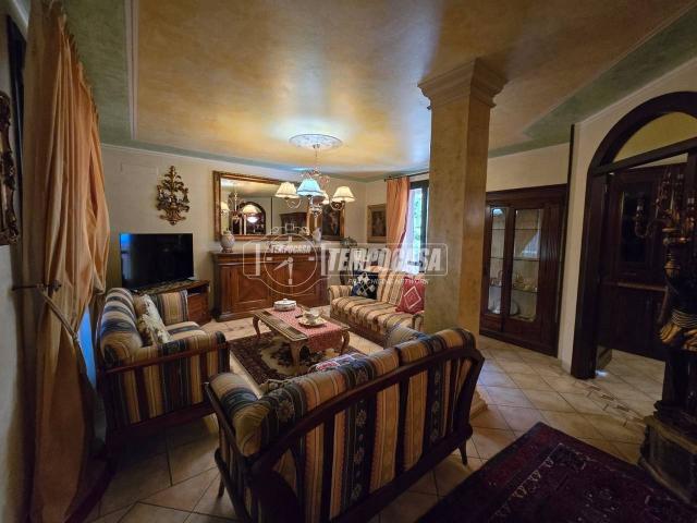 Villa Schiera in vendita a Re, Reggio Emilia