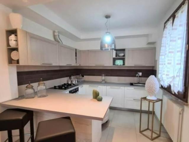 Villa Schiera in vendita a Re, Reggio Emilia