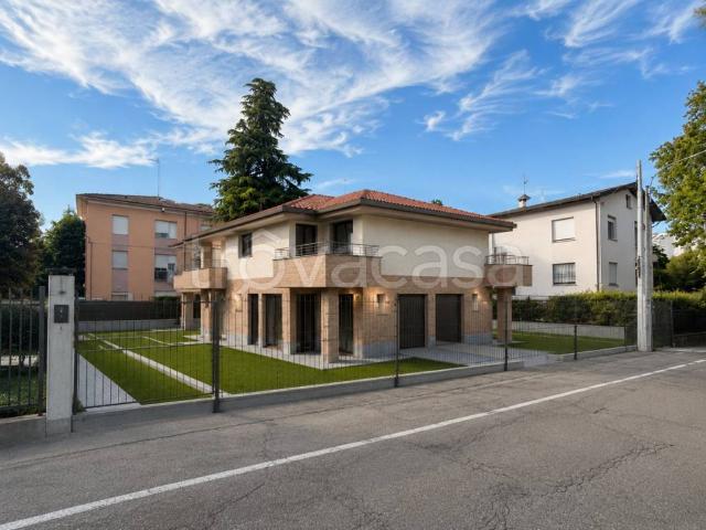 Villa Schiera in vendita a Re, Reggio Emilia