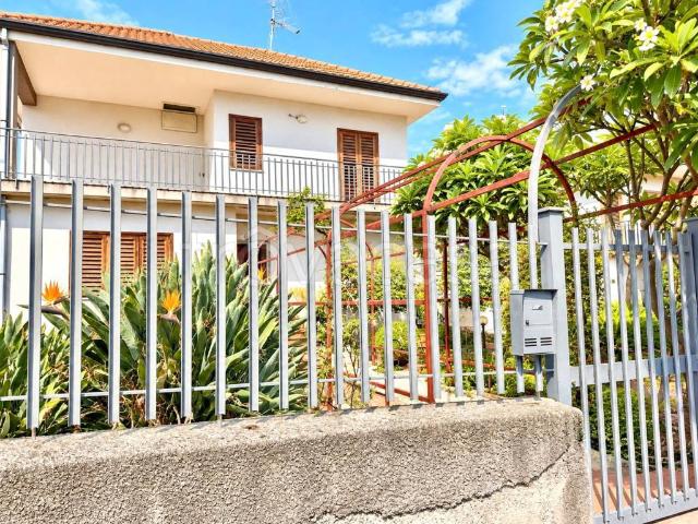 Villa Schiera in vendita a Torre Archirafi, Riposto