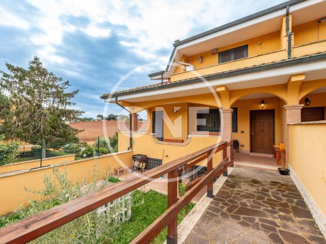 Villa Schiera in vendita a Monte Migliore, Roma Capitale