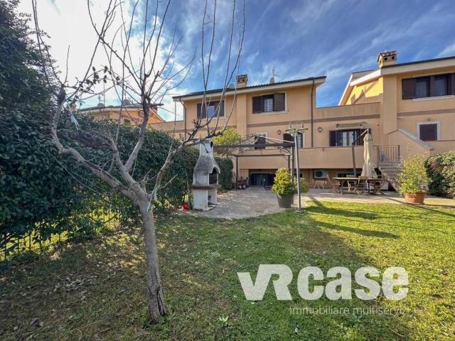 Villa Schiera in vendita a Municipio Roma VII, Roma Capitale