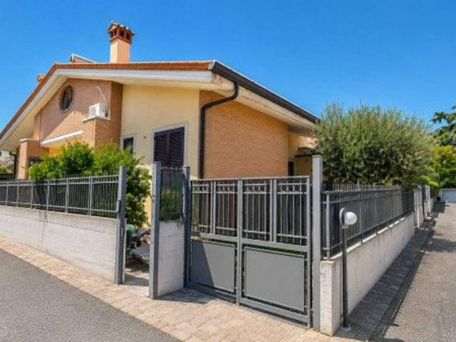 Villa Schiera in vendita a Colle del Sole, Roma Capitale