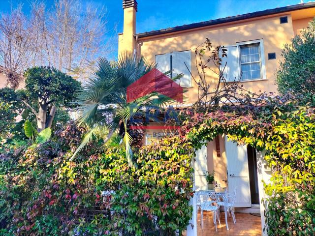 Villa Indipendente in vendita a Municipio Roma X, Roma Capitale