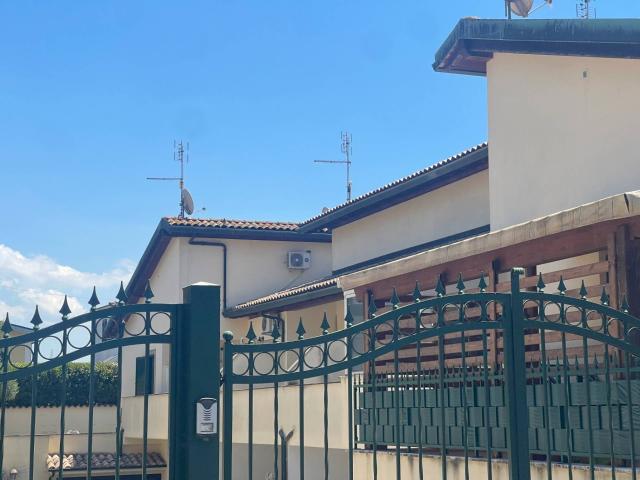 Villa Indipendente in vendita a Monte Migliore, Roma Capitale