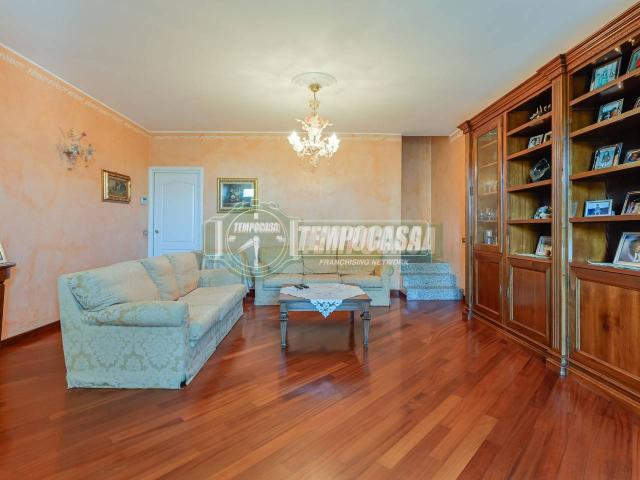 Villa Schiera in vendita a Roncello, Lombardia