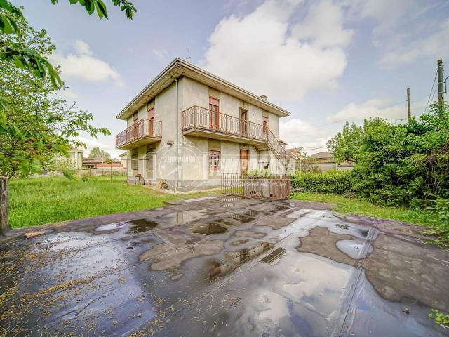 Villa Schiera in vendita a Samarate, Lombardia