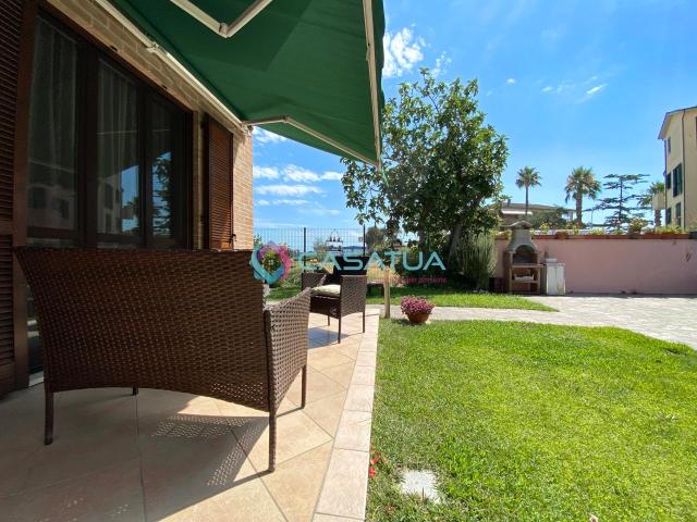 Villa Schiera in vendita a Porto d'Ascoli centro, Marche