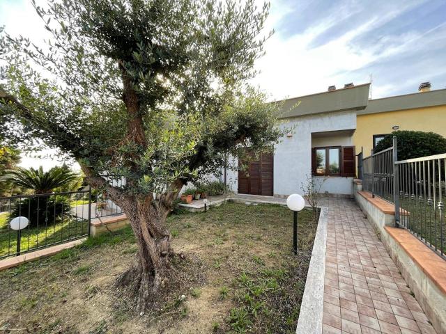 Villa Schiera in vendita a Santa Lucia, Marche