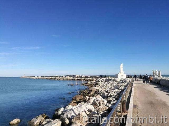 Villa Schiera in vendita a Mare, Marche