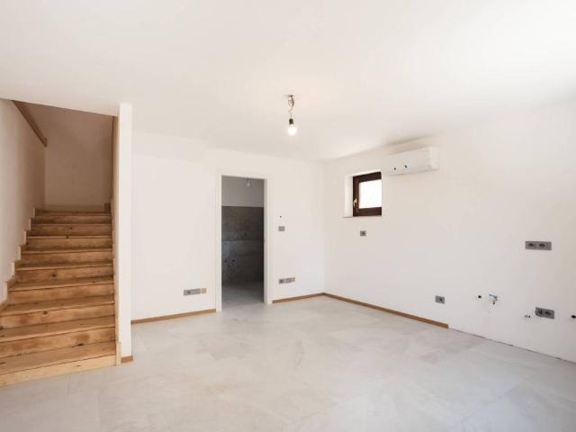 Villa Schiera in vendita a Log, San Dorligo Della Valle