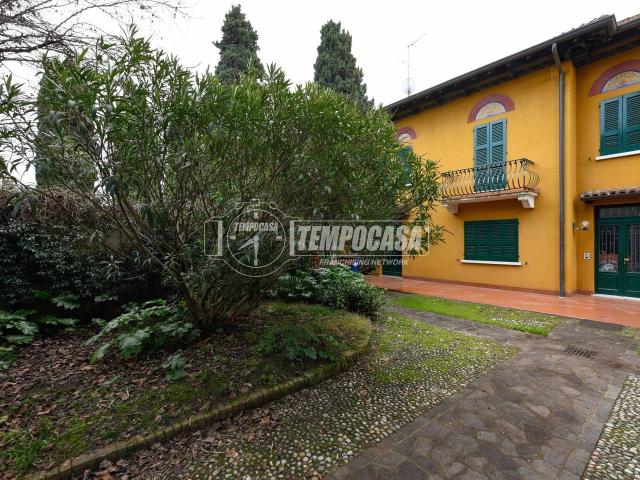 Villa Schiera in vendita a San Felice Del Benaco, Lombardia
