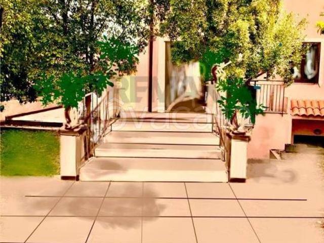 Villa Schiera in vendita a San Giovanni La Punta, Catania