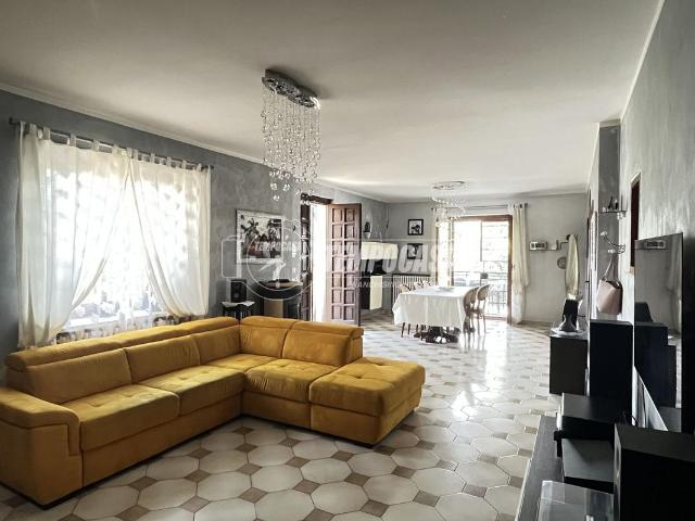 Villa Schiera in vendita a Sambuy, Piemonte