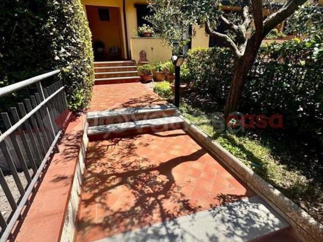 Villa Schiera in vendita a Campi Bisenzio, Toscana