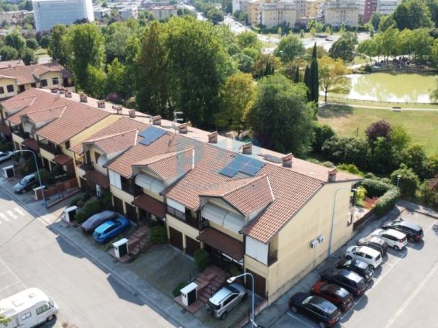 Villa Schiera in vendita a Zona Est, Brescia