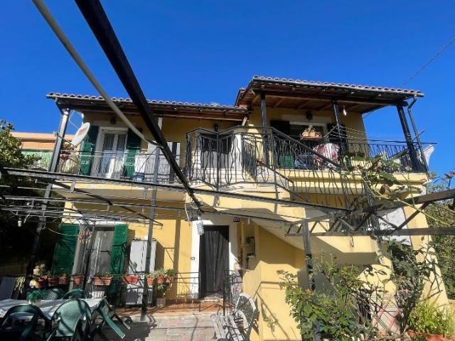 Villa Schiera in vendita a Poggio di Sanremo, San Remo